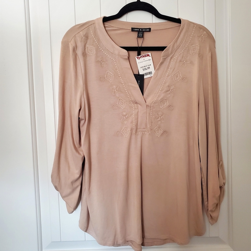 Cable & Gauge - Soft Lightweight Long Sleeve V Neck